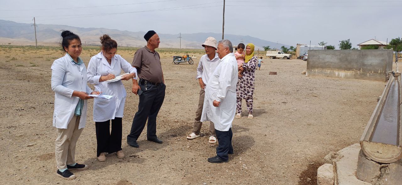 VITI Yosh mollar kasalliklarini o‘rganish laboratoriyasi hodimlari va tayanch doktorant G. Abdirayimova Jizzax viloyati Forish tumanida qo‘ychilik xujaliklarida ilmiy tadqiqot ishlari bo’yicha amaliyot o‘tamoqda.